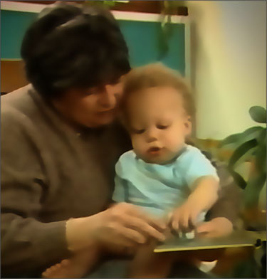 Petit enfant et livre