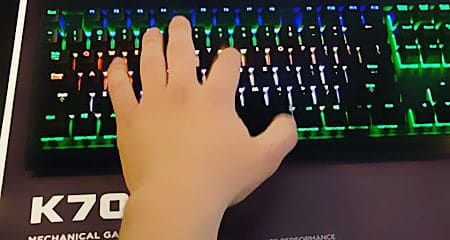 Clavier Corsair K70 RGB avec châssis aluminium et rétroéclairage personnalisable
