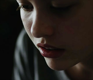 Adolescente pensive