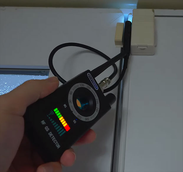 Chercher caméras espions et traceurs gps