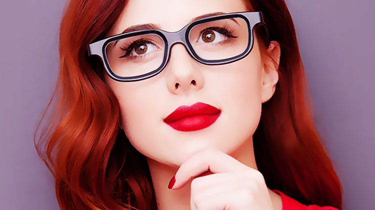 jolie femme a lunettes
