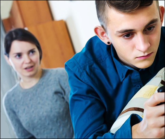 maman inquiete au sujet de son enfant adolescent