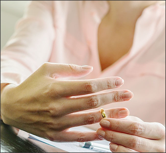 une femme hesite a rompre son mariage