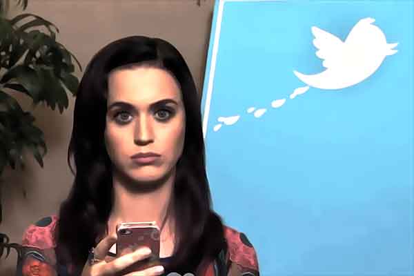 Jeune femme sur Twitter