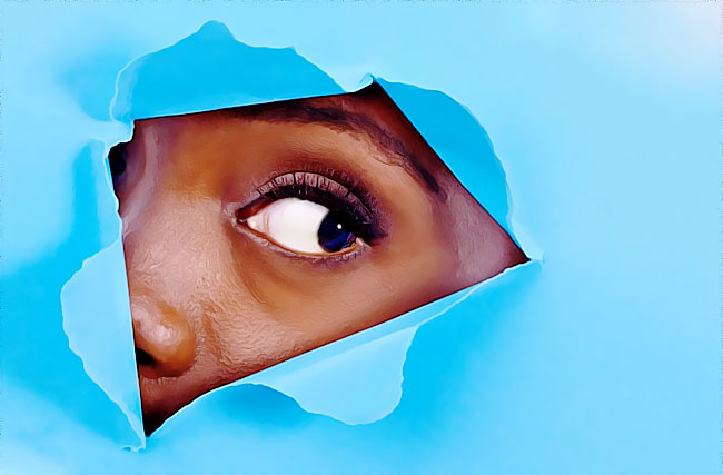 oeil curieux sur les reseaux sociaux