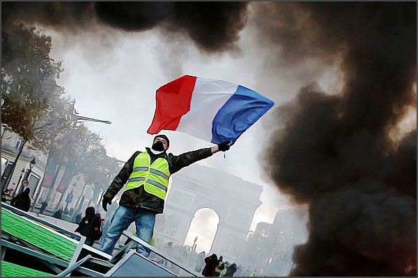 gilet jaune a l assaut des champs elysees