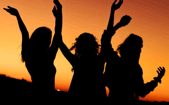 sortie entre femmes la nuit