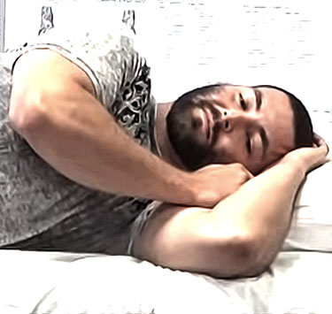 Un homme dort et rêve