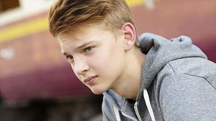 adolescent enferme dans centre retention