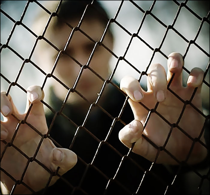 adolescent enferme en prison