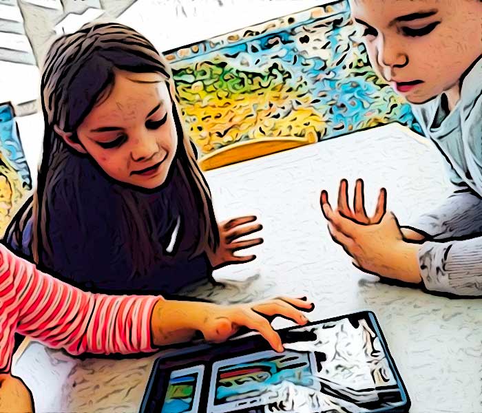 trois enfants jouent sur une tablette