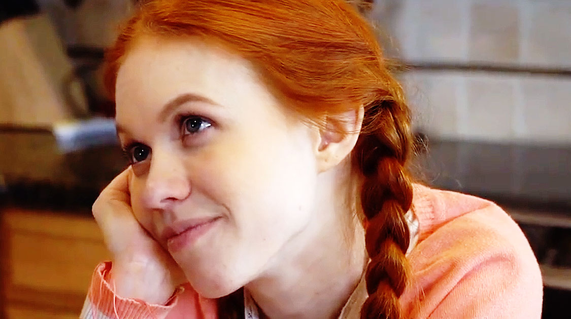 Amour platonique dans les yeux d’une fille rousse