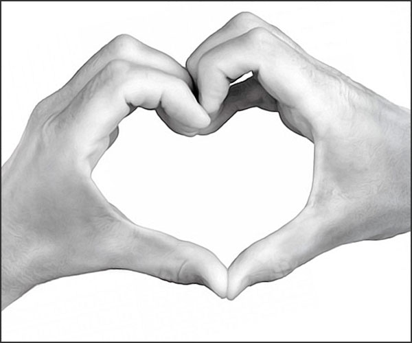faire un coeur avec ses deux mains
