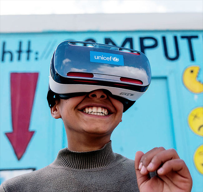enfant-avec-casque-realite-virtuelle