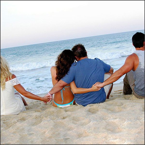 deux couples libres s echangent leur partenaire