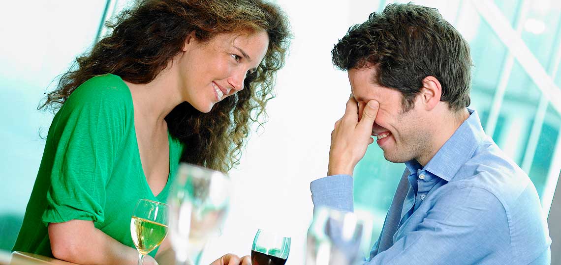 femme epanouie qui embarrasse son homme