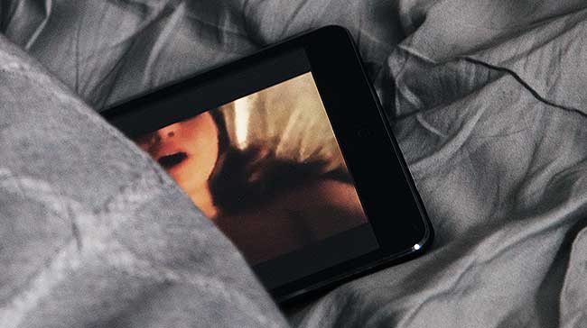 Porno ado sur un téléphone
