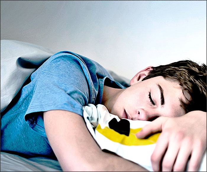 un adolescent fait la grasse matinee