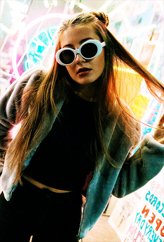 Une adolescente chipie