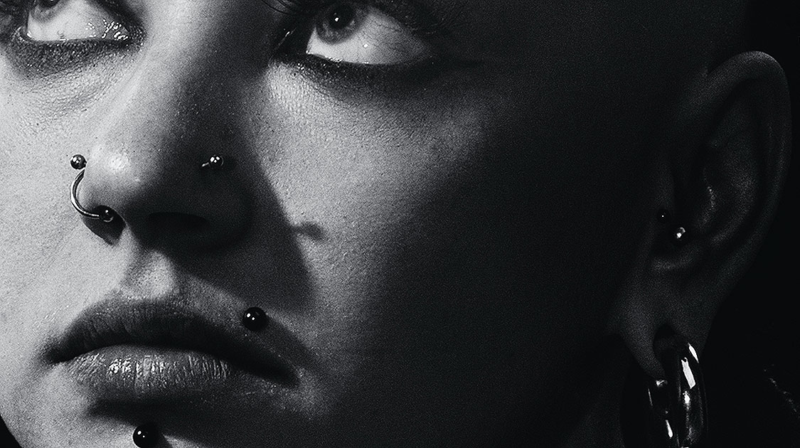 jeune fille piercing