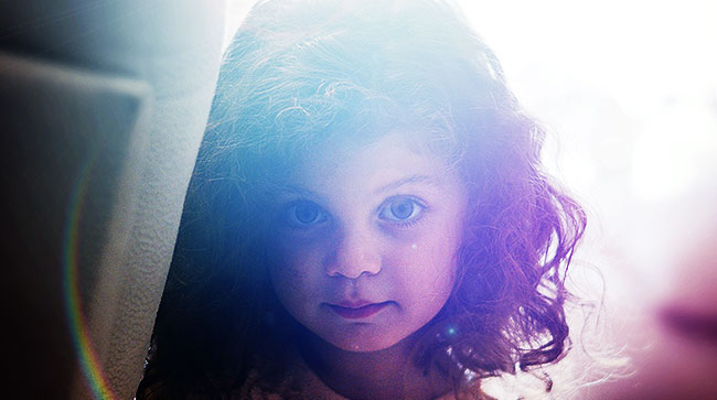 Petite fille malicieuse