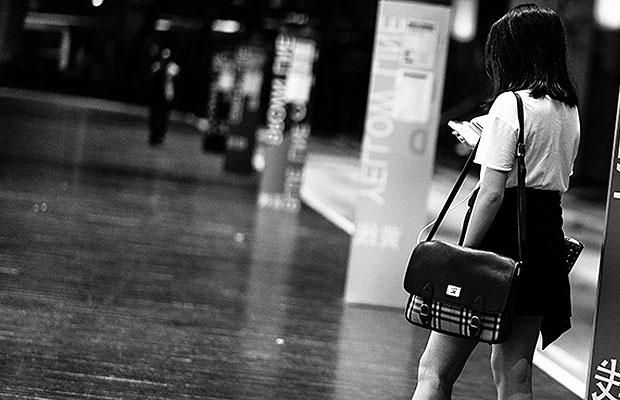 Une fille drague sur instagram ou autre réseau social