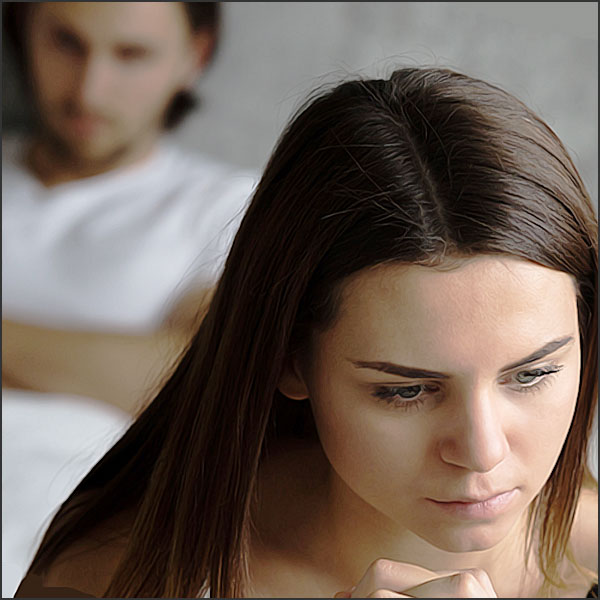 femme fait la tete dans le lit de son homme