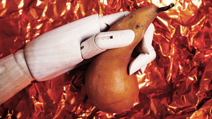 Presser une poire avec sa main : image du rapport sexuel