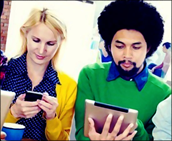 Employés connectés au travail