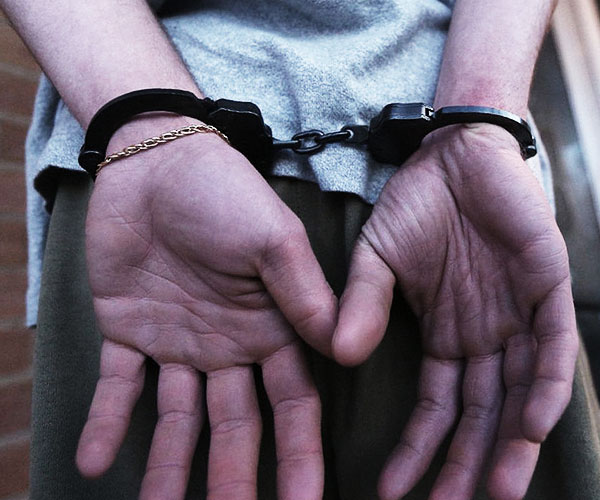 Enfant menotté par la police
