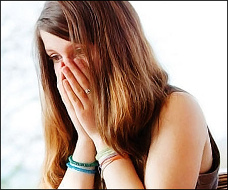 Jeune fille affolée