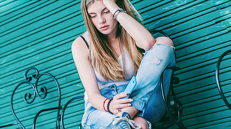 jeune fille pensive
