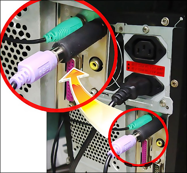 Un keylogger matériel branché sur un PC