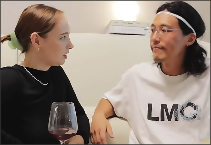 Couple amoureux se pose des questions