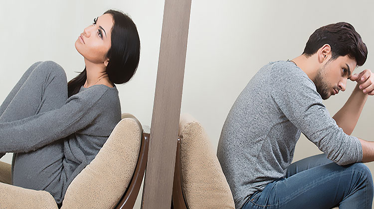 Homme / Femme fâchés après une dispute