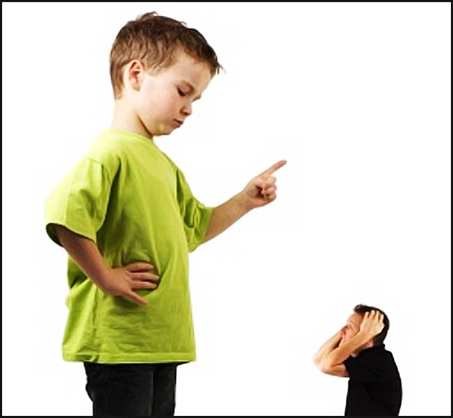 Enfant fait la loi à la maison