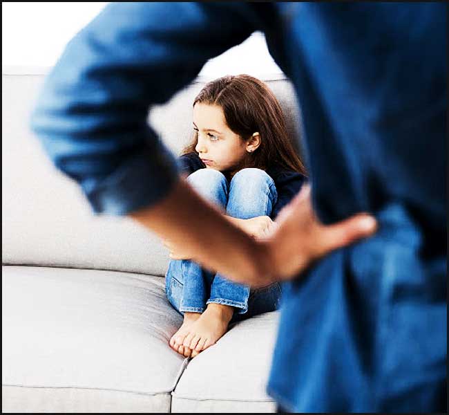 Fille disputée par ses parents