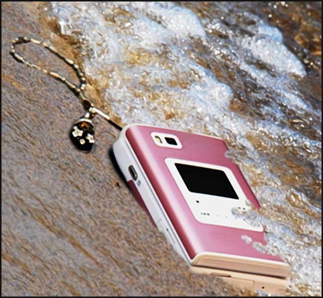 Un téléphone à la mer