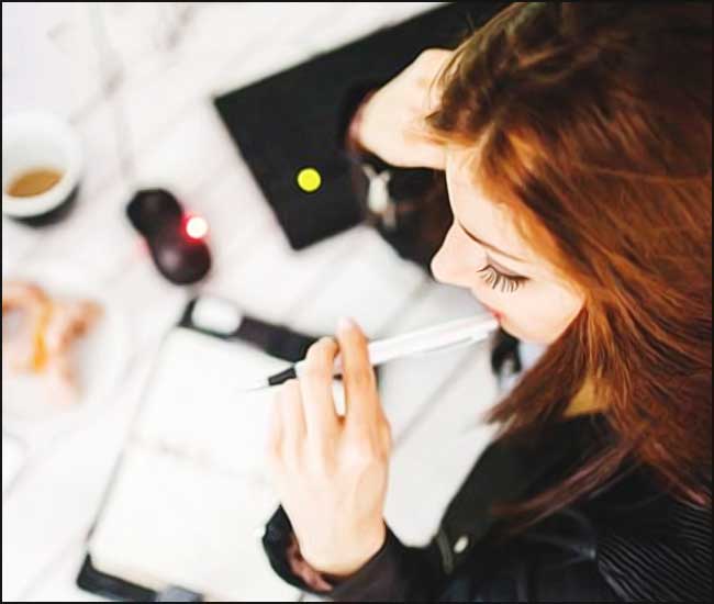 Femme travaillant à domicile