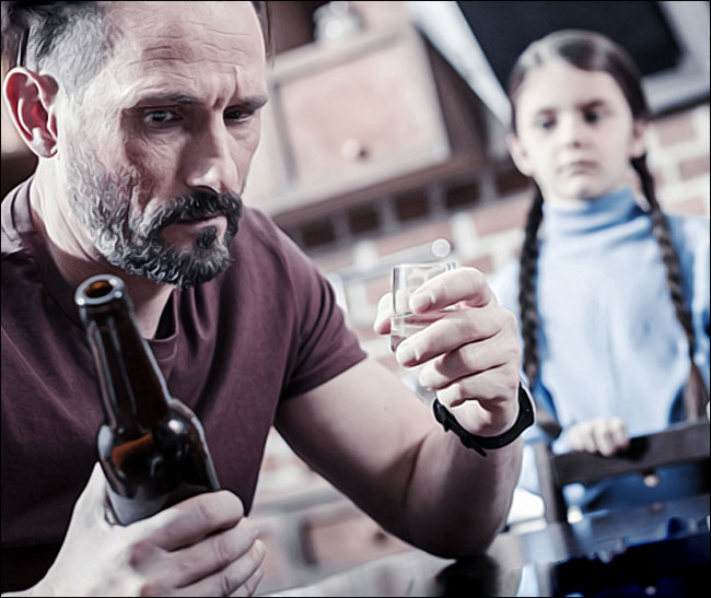 Un père alcoolique et sa fille