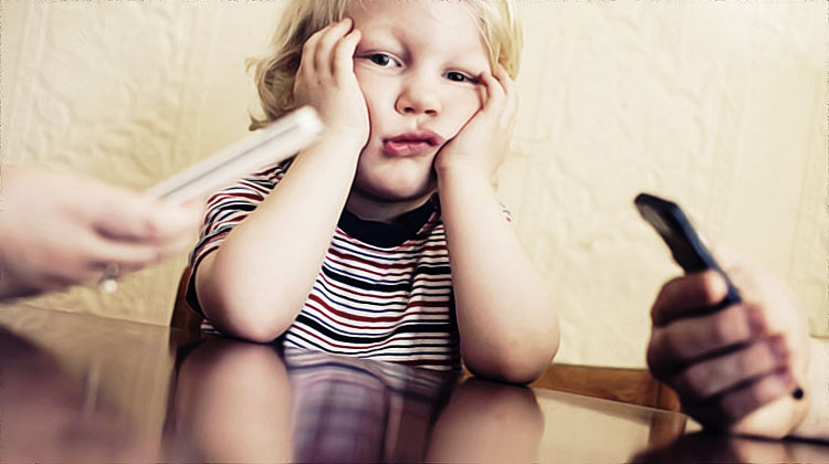 enfants degoute par l absence de ses parents scotchés à leur téléphone