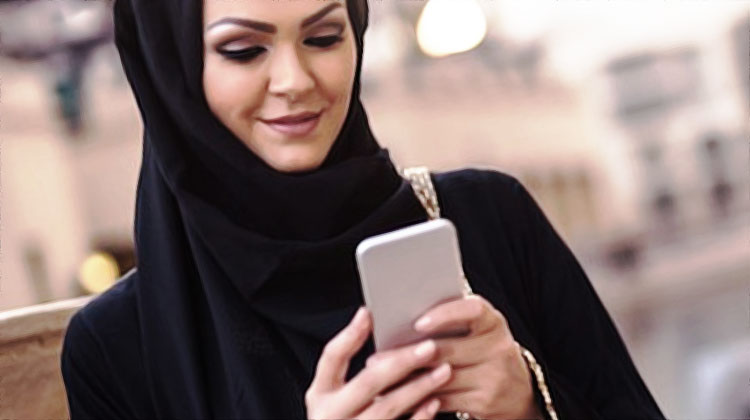 femme musulmane au telephone
