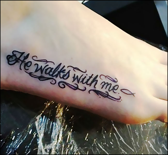 He walks with me (tatouage)