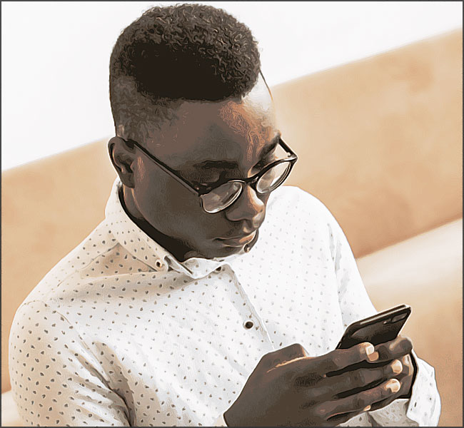personne noire espionne son telephone