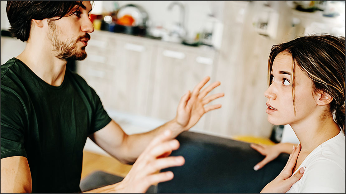 couple de jeunes qui se disputent