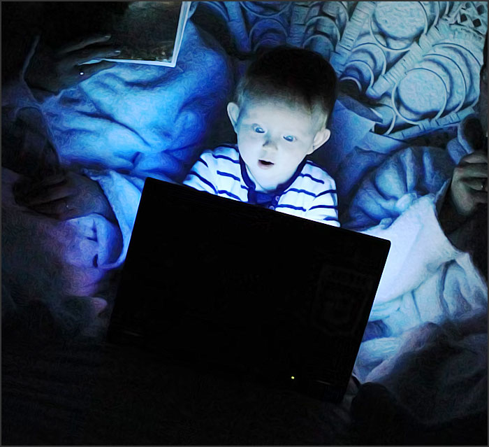 jeune enfant abruti par internet