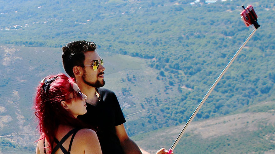 mari et femme aiment un sport extreme