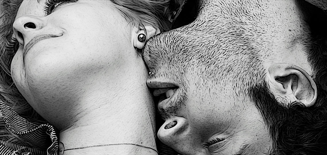 un homme leche le cou d une femme