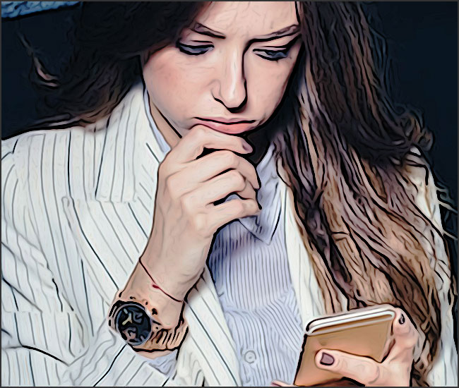 femme dans l attente reception sms ou texto