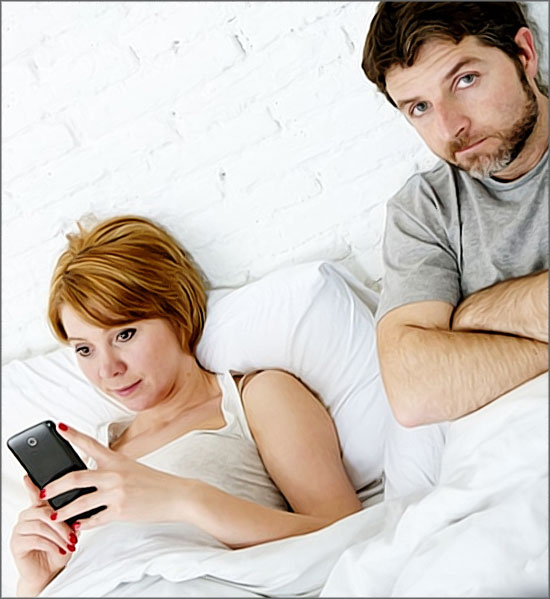 homme desabuse par sa femme accro au telephone